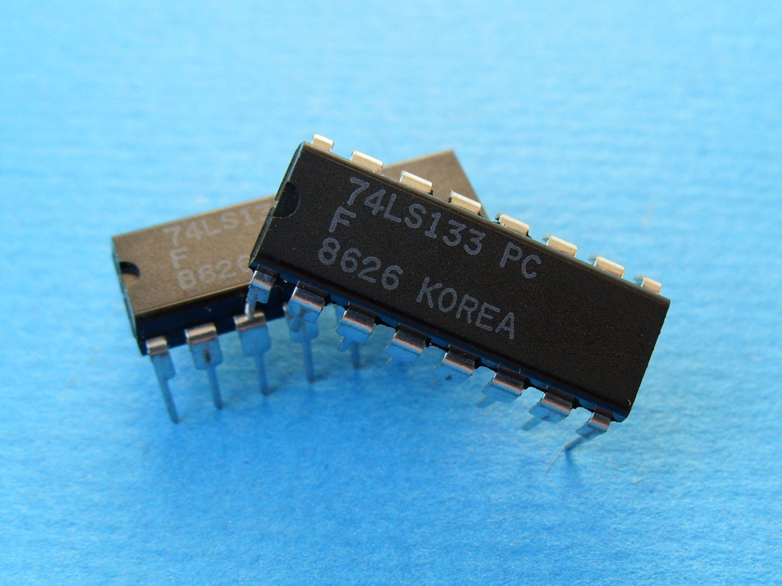 74133 DIP 13-Input NAND Gate - Image 2