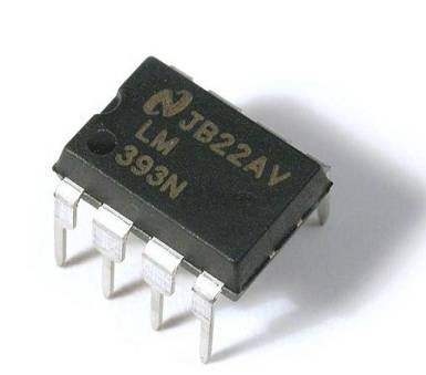 LM393 – Dual Differential Comparator IC